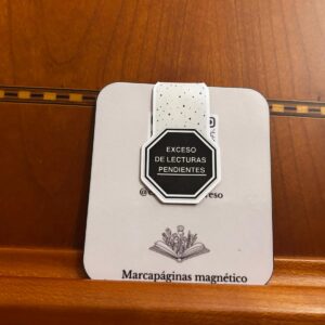Marcapáginas Magnético Exceso de lecturas pendientes.