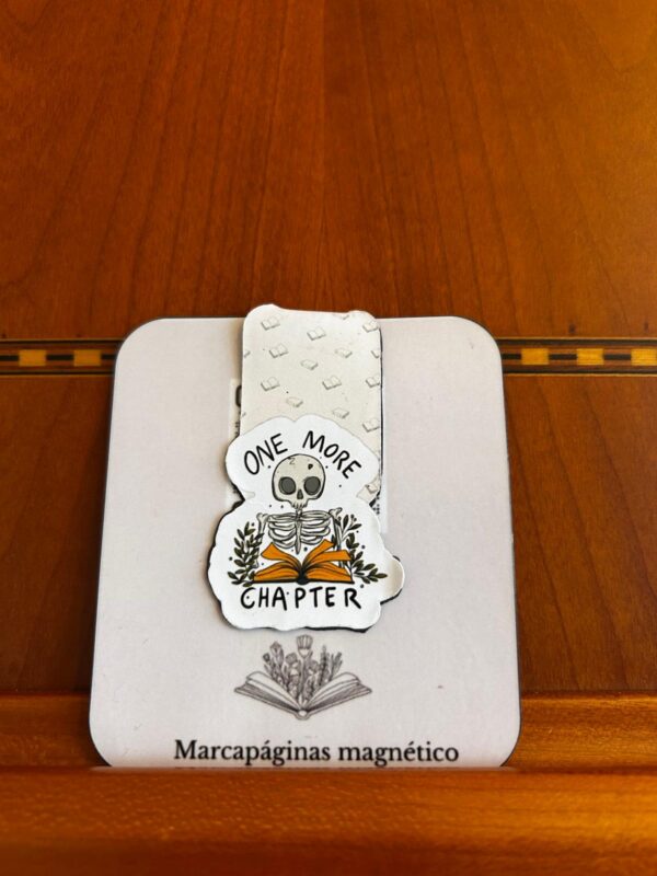 WhatsApp Image 2026-02-16 at 15.49.23 (7) Marcapáginas magnético One more Chapter.
